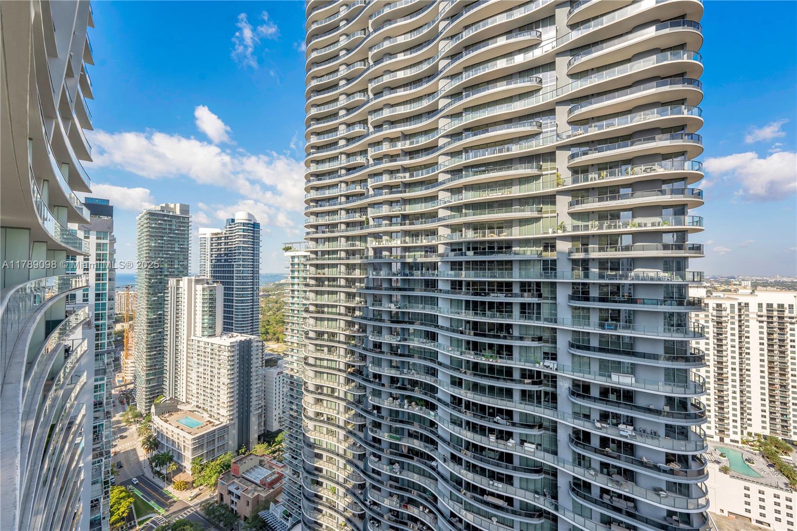 1010 Brickell Ave # 4111