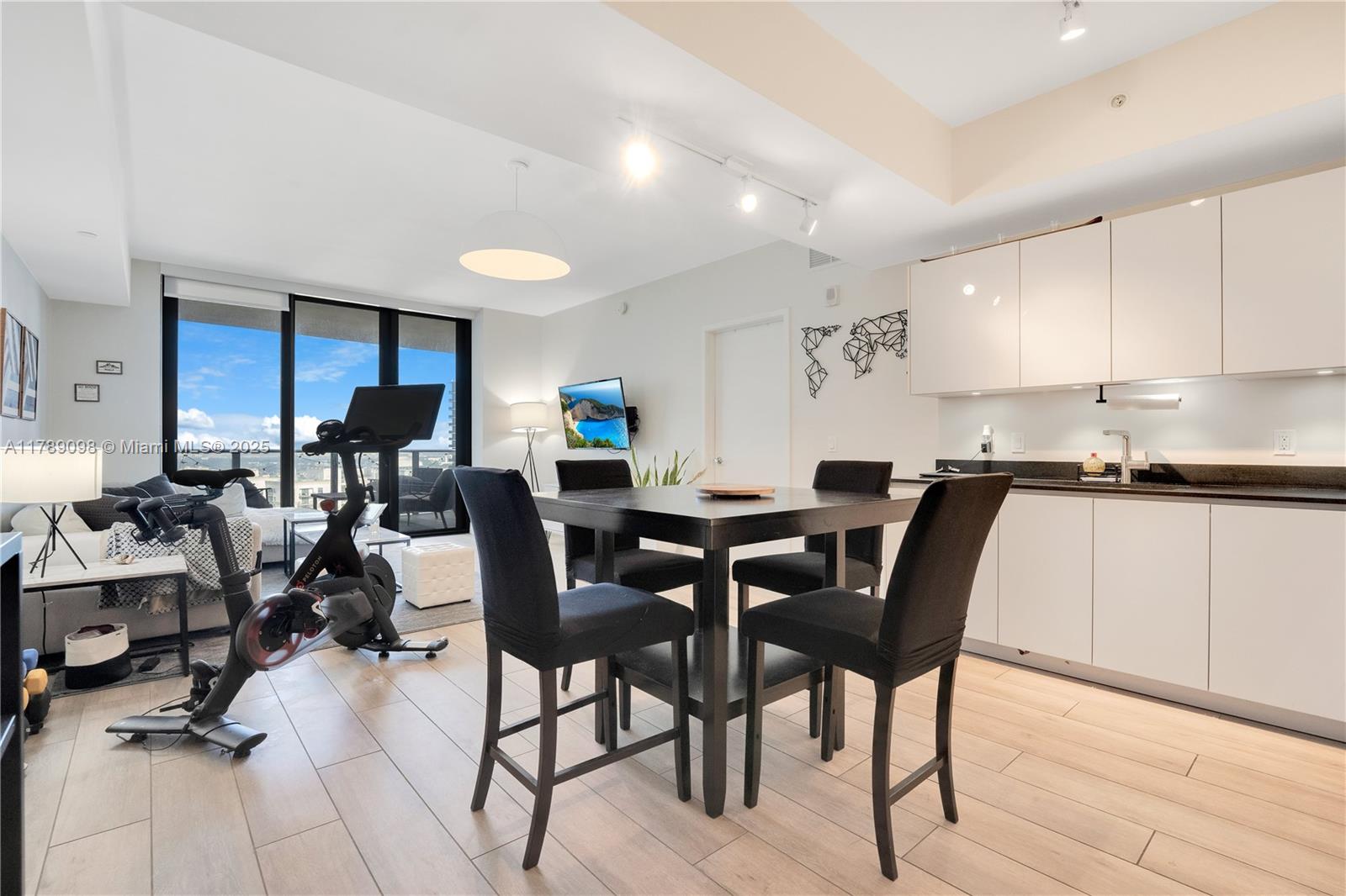1010 Brickell Ave # 4111