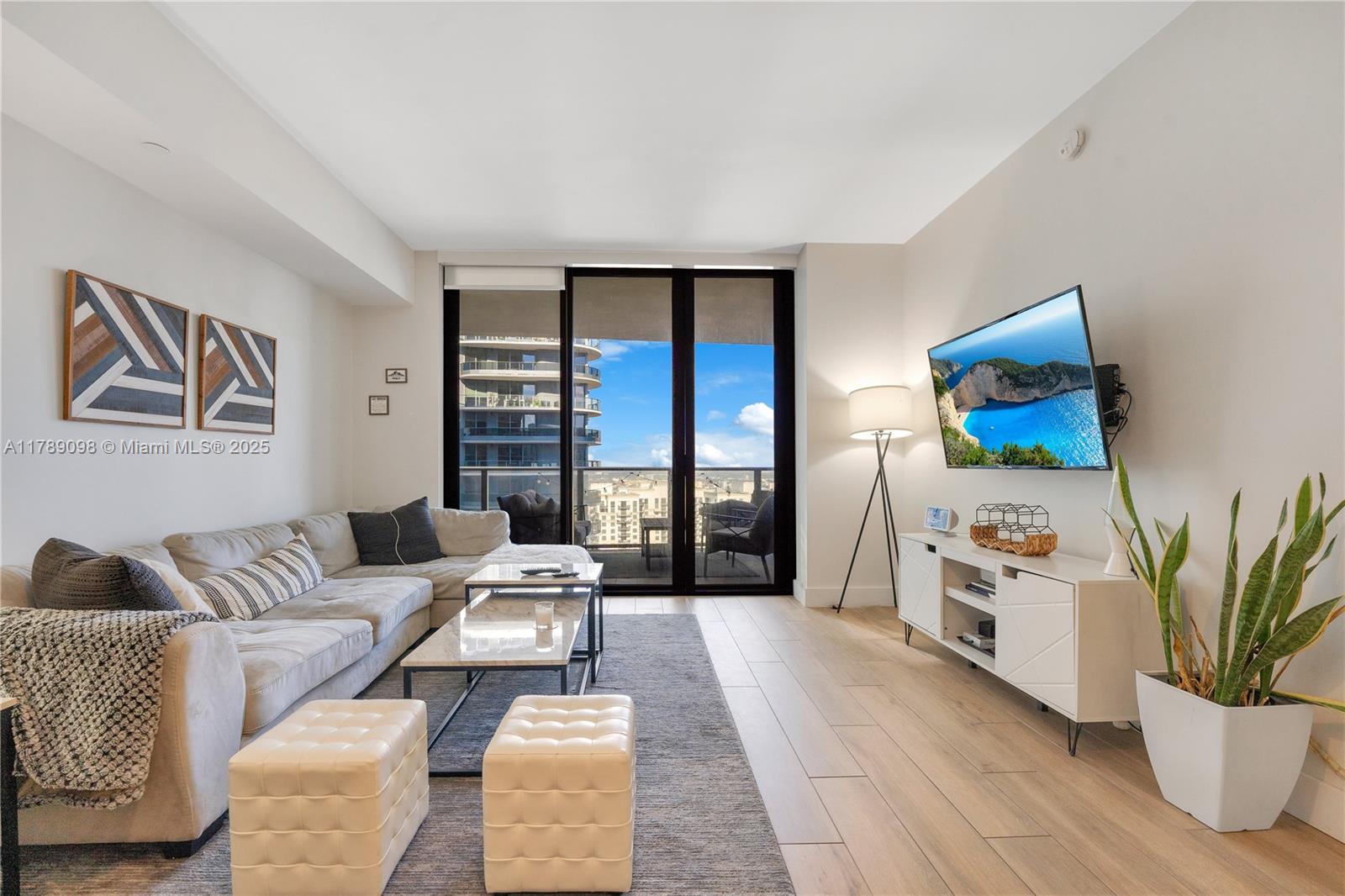 1010 Brickell Ave # 4111
