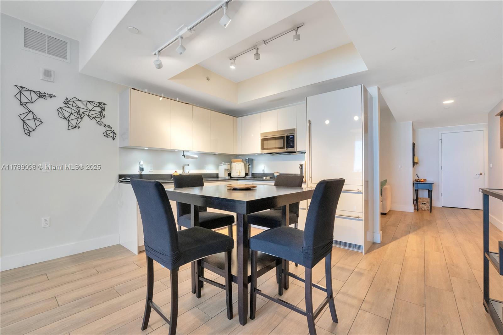 1010 Brickell Ave # 4111