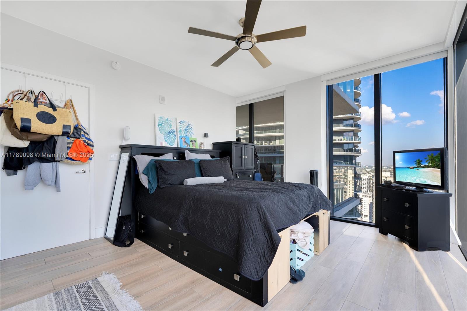 1010 Brickell Ave # 4111