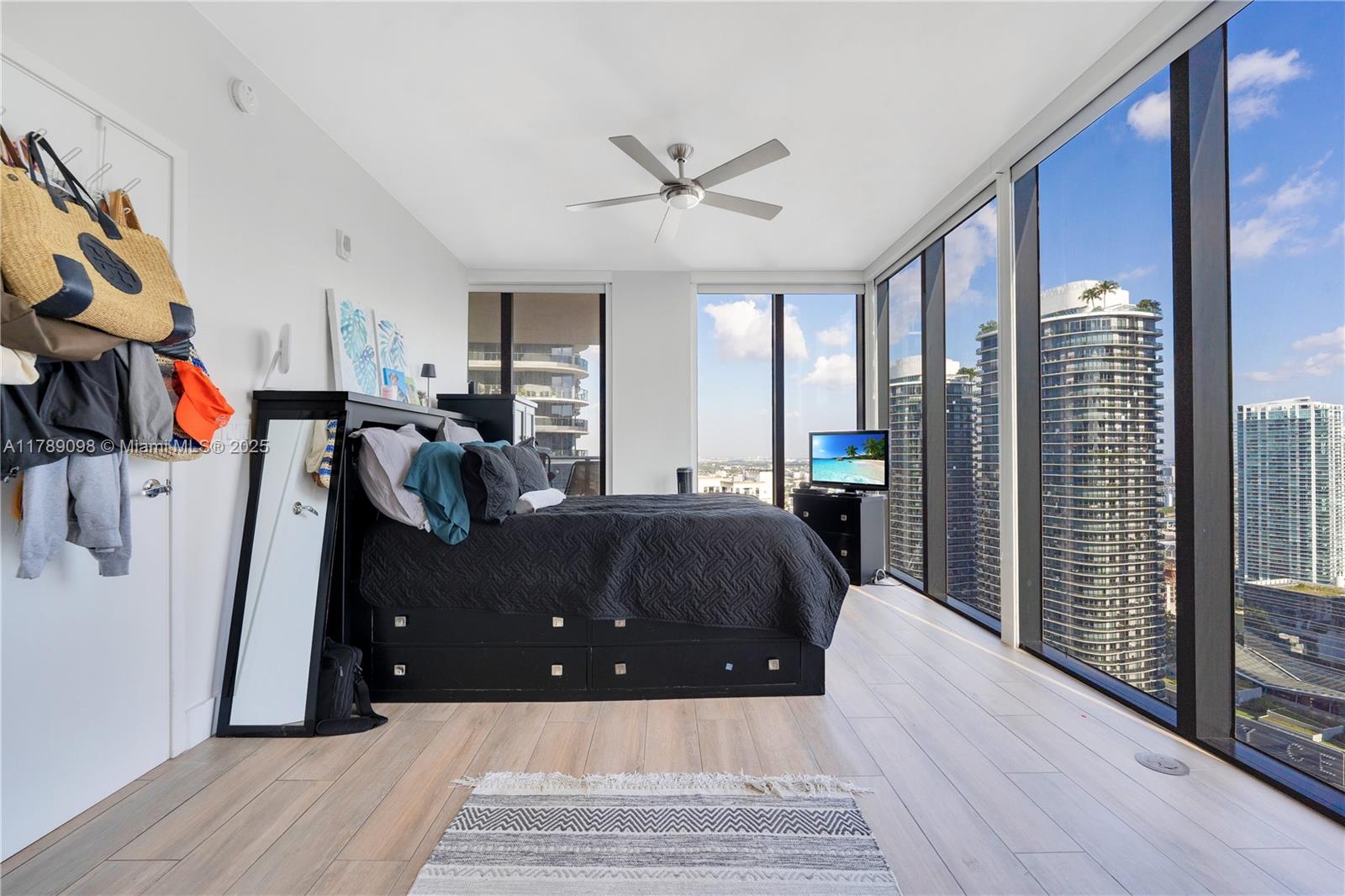 1010 Brickell Ave # 4111