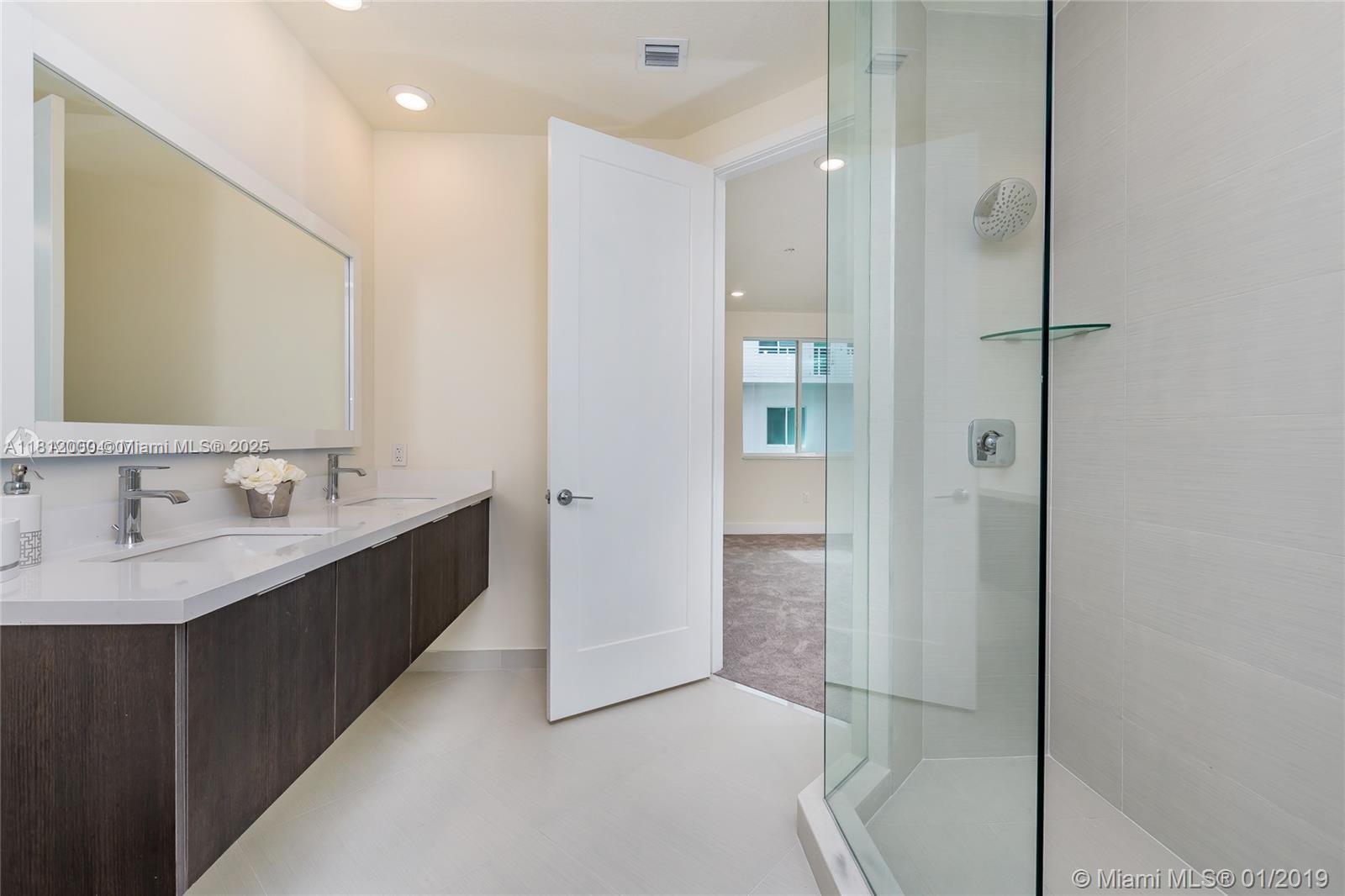 10226 NW 64th Ter # 104