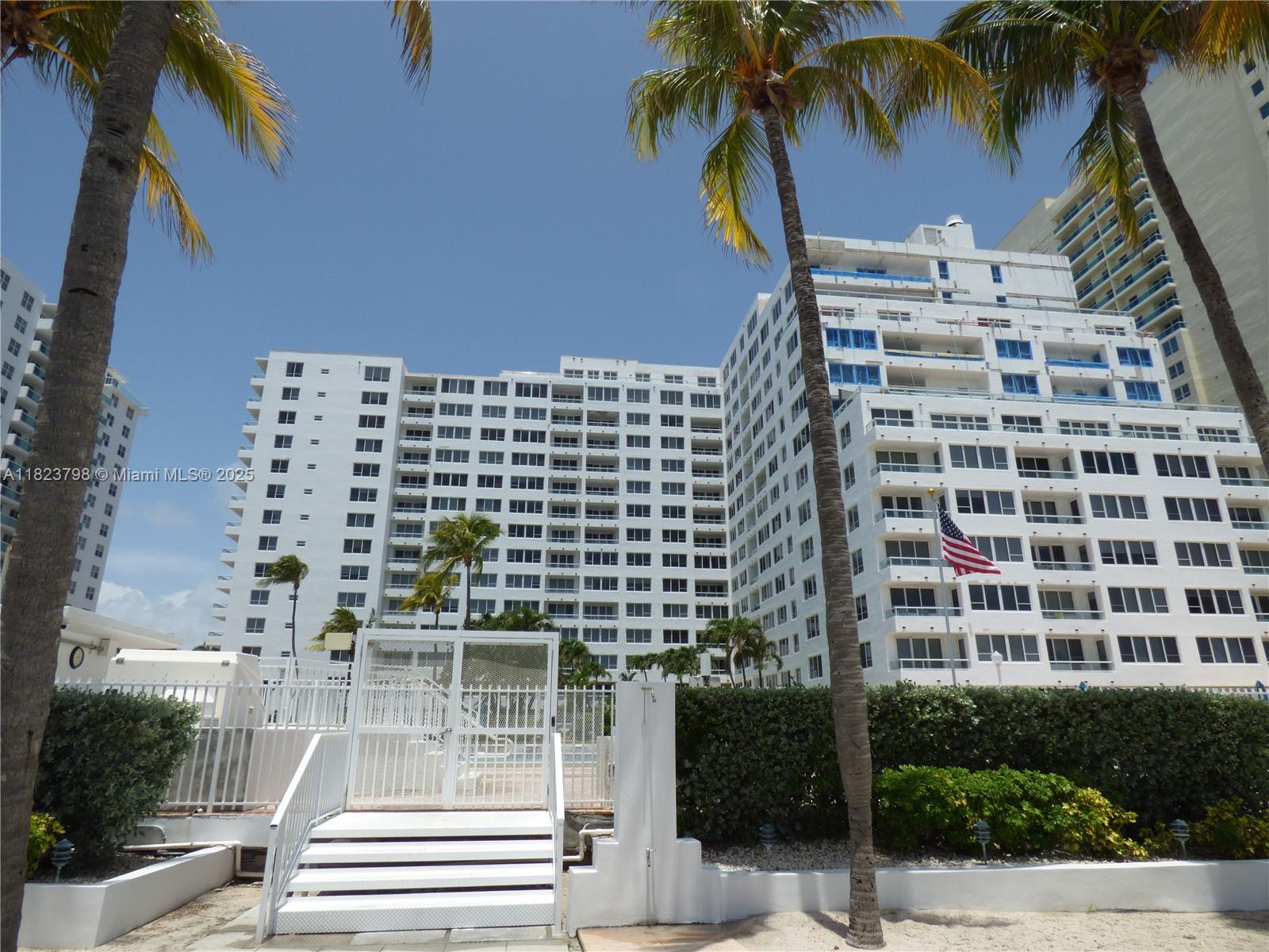 5005 Collins Ave # 202