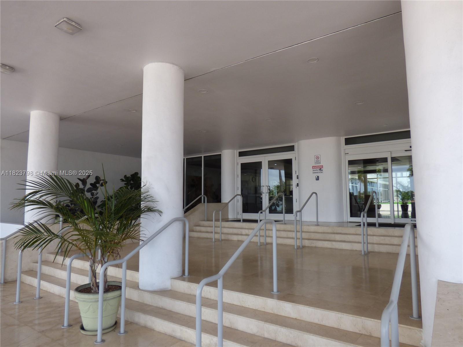 5005 Collins Ave # 202
