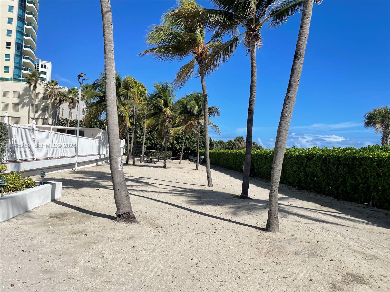 5005 Collins Ave # 523