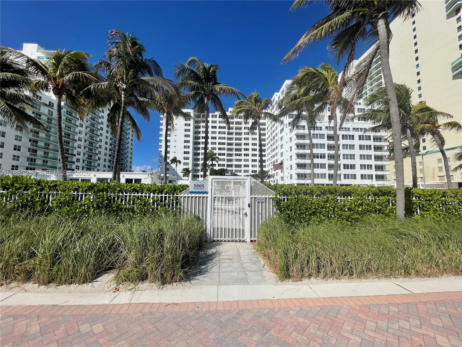 5005 Collins Ave # 523
