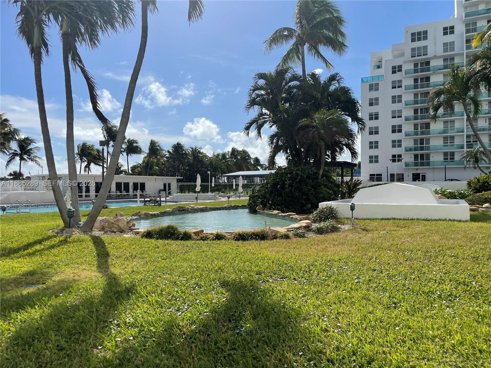 5005 Collins Ave # 523