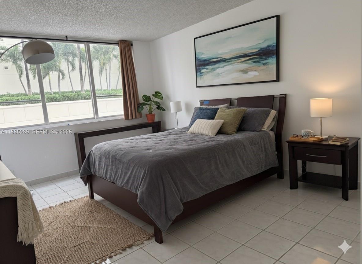 5005 Collins Ave # 523