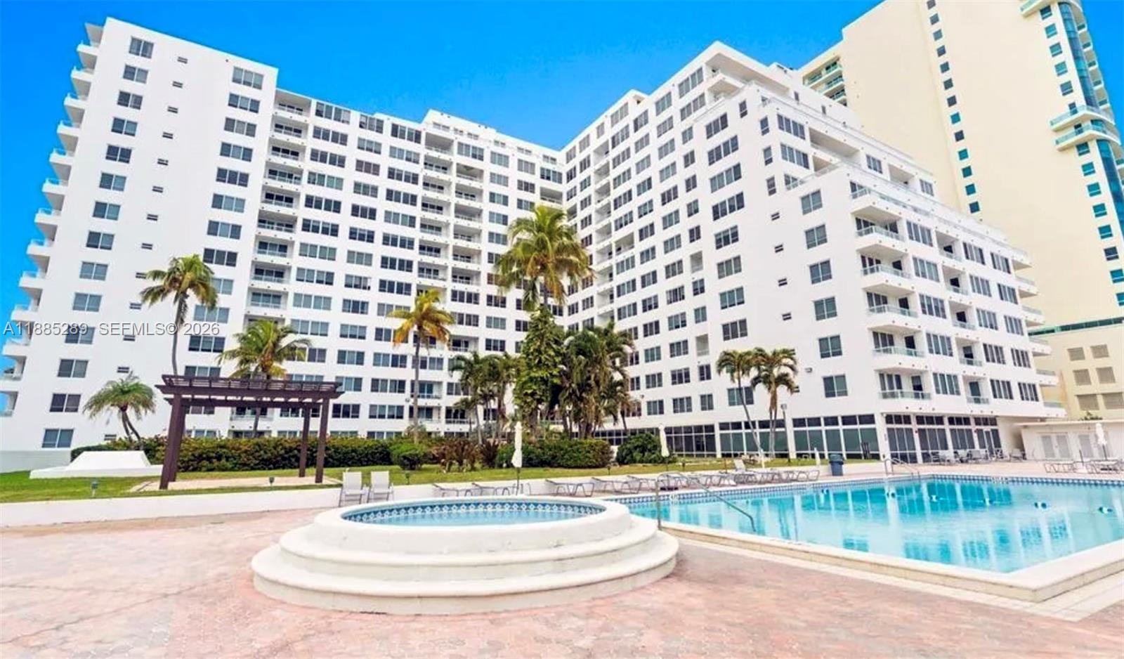 5005 Collins Ave # 523