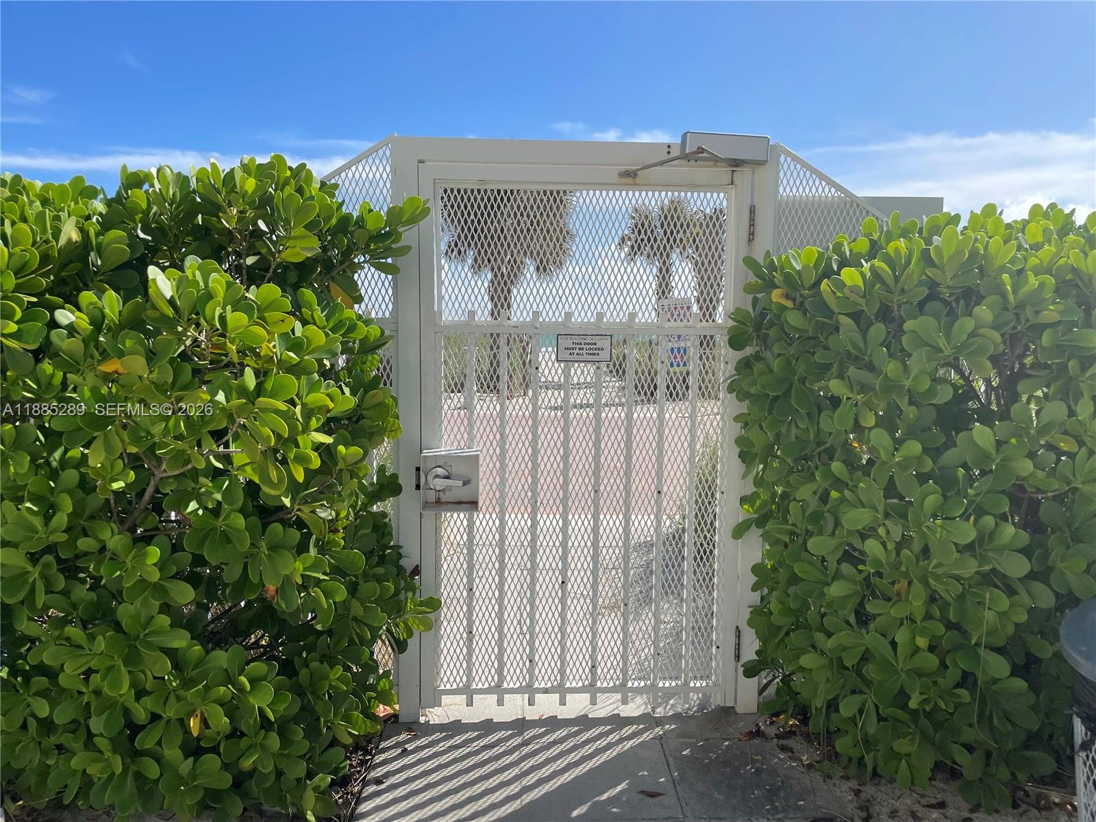 5005 Collins Ave # 523