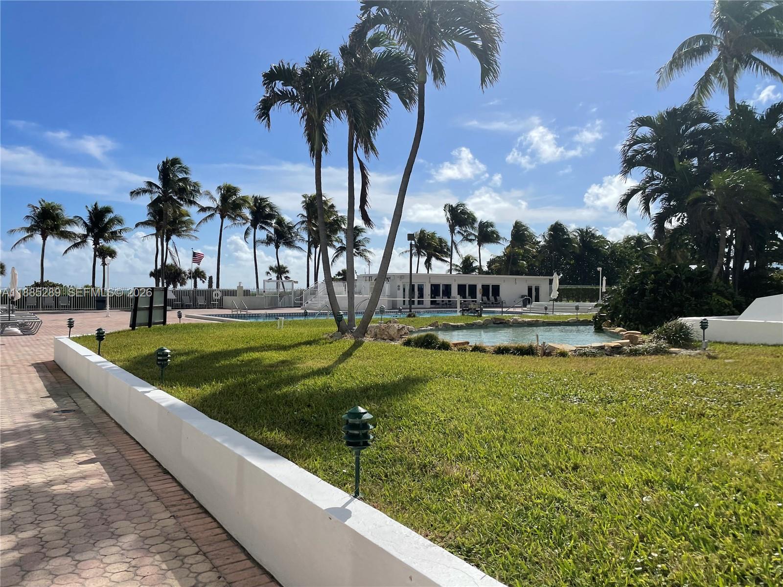 5005 Collins Ave # 523