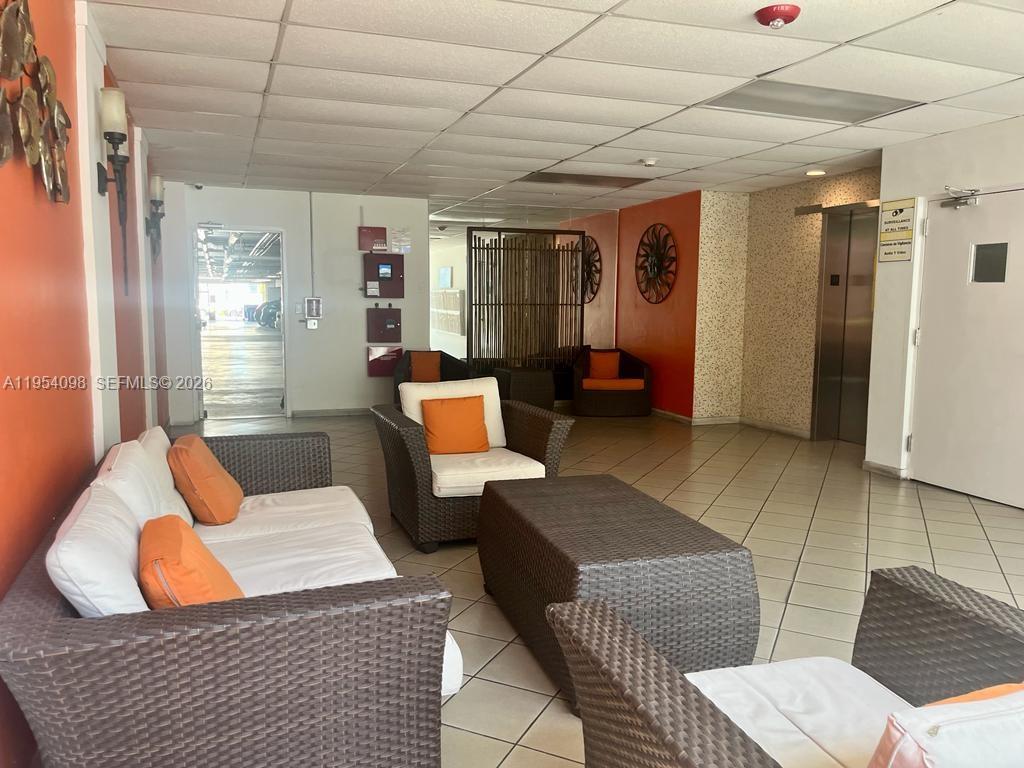 524 Washington Ave # 304