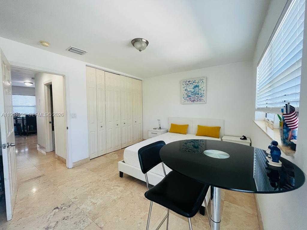 524 Washington Ave # 304