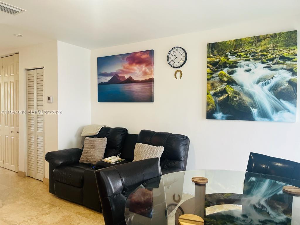 524 Washington Ave # 304