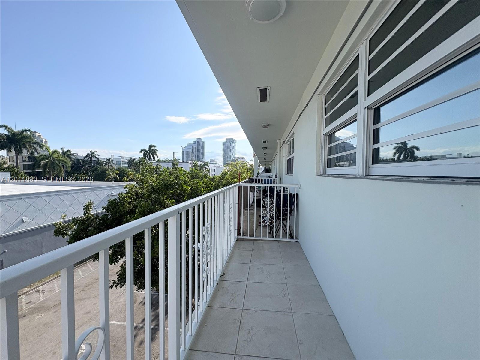 524 Washington Ave # 305