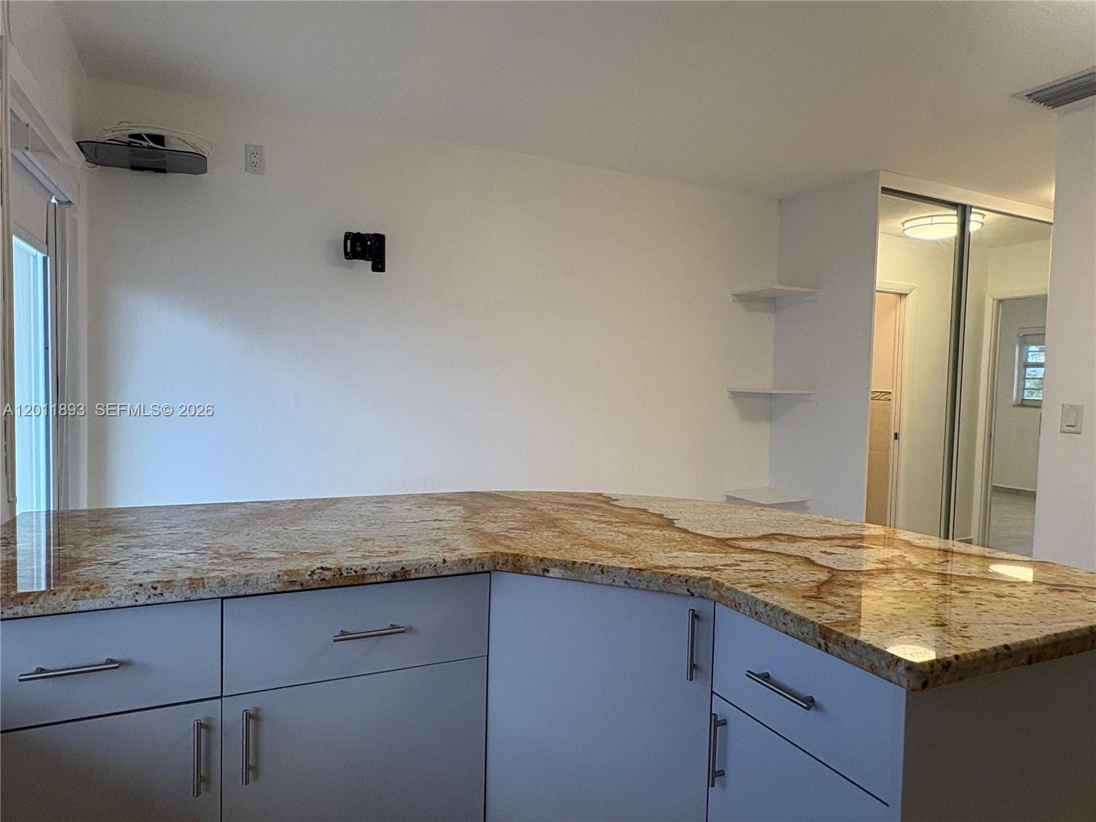 524 Washington Ave # 305