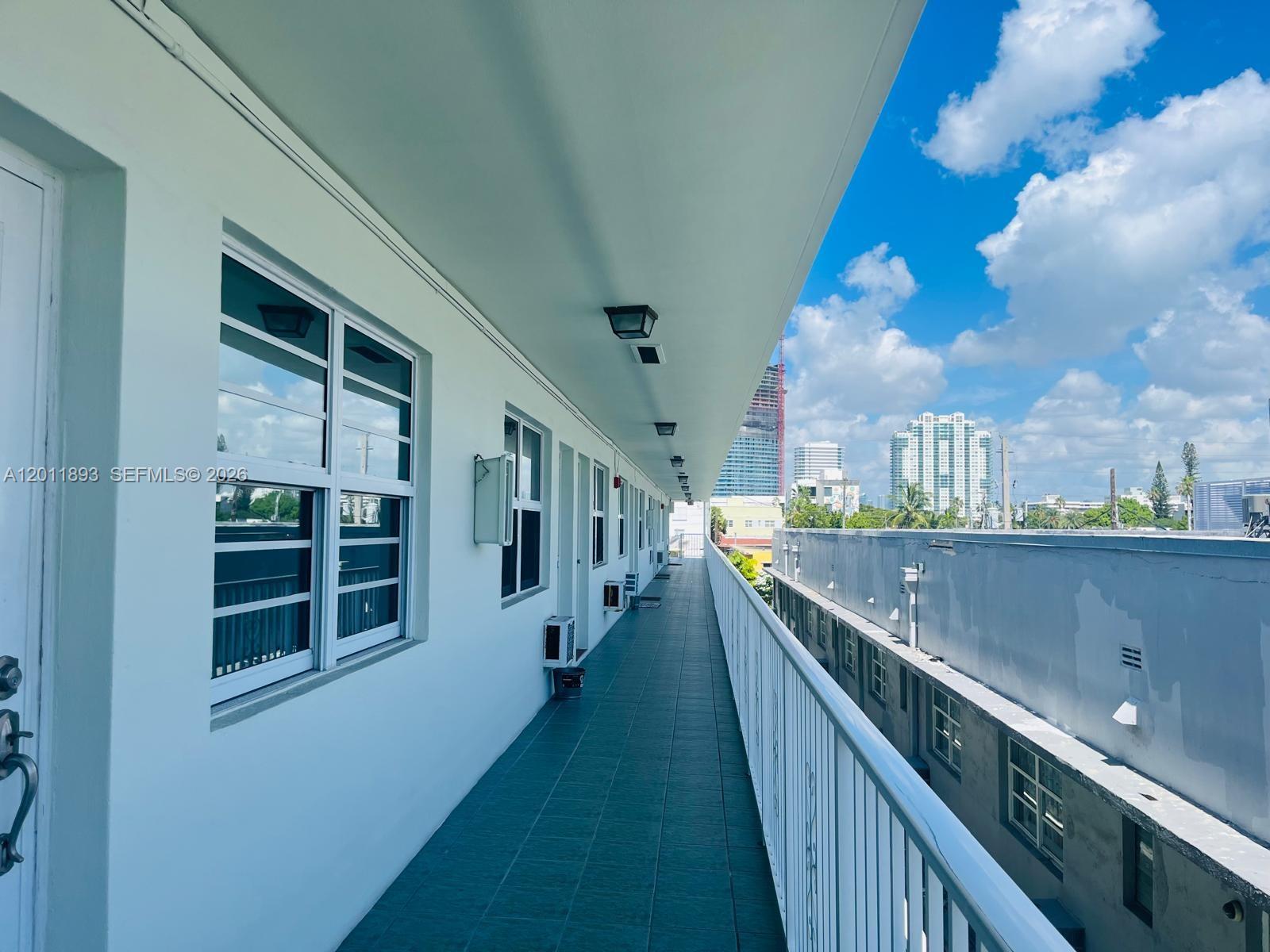 524 Washington Ave # 305