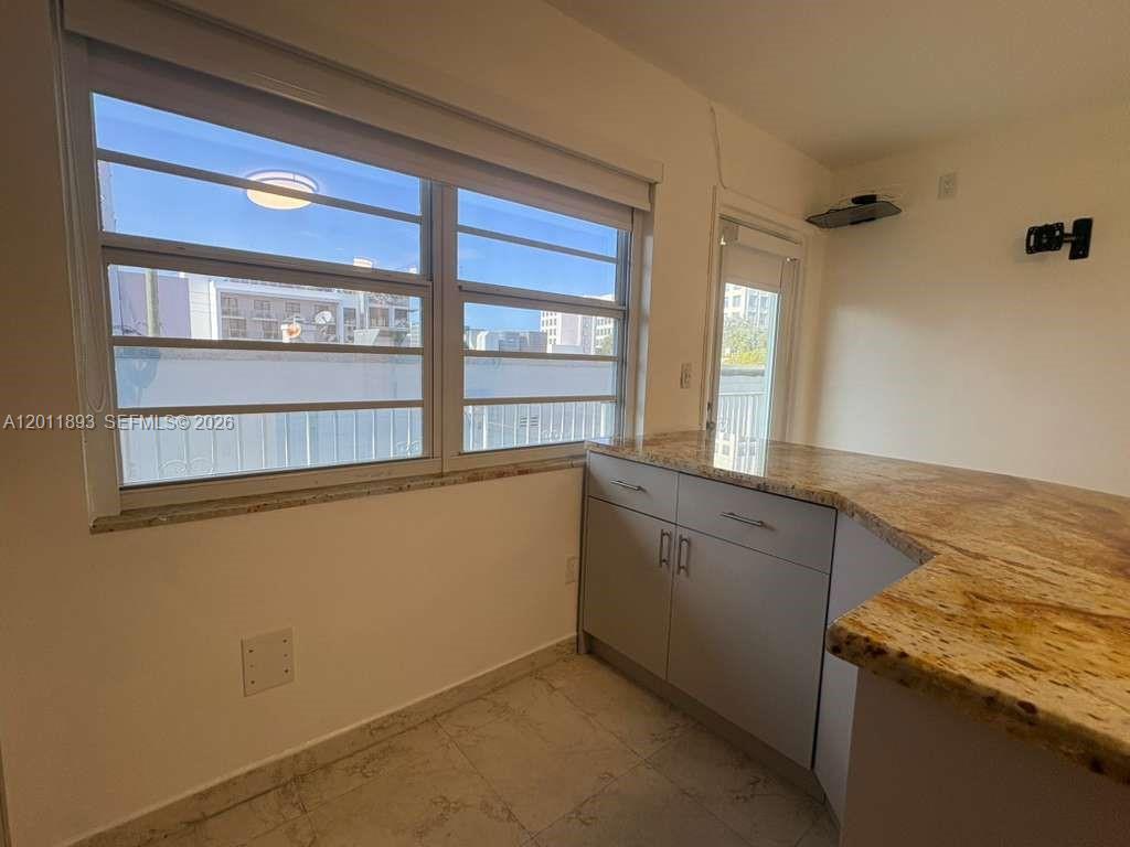 524 Washington Ave # 305