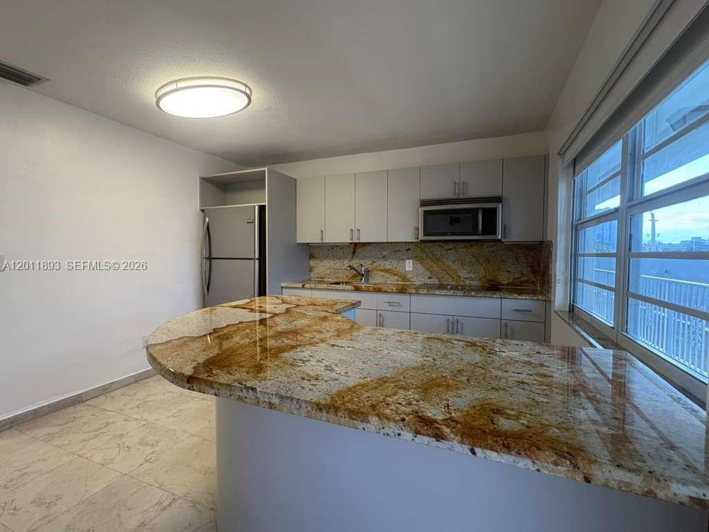524 Washington Ave # 305