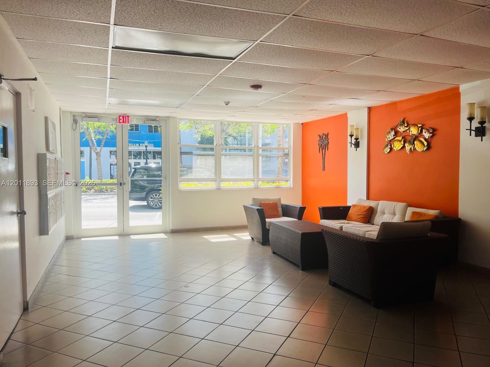 524 Washington Ave # 305