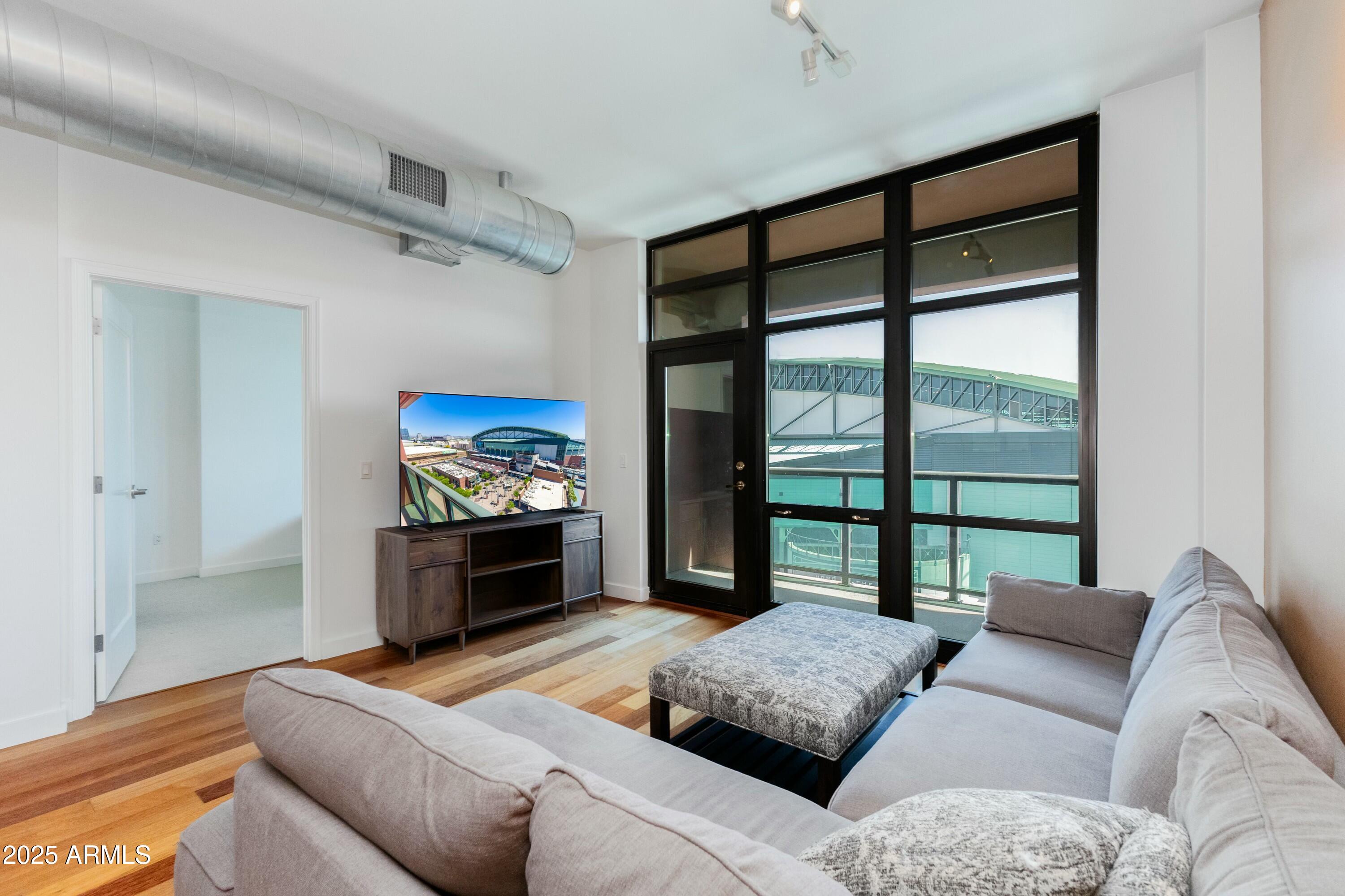 310 S 4TH Street, 1407