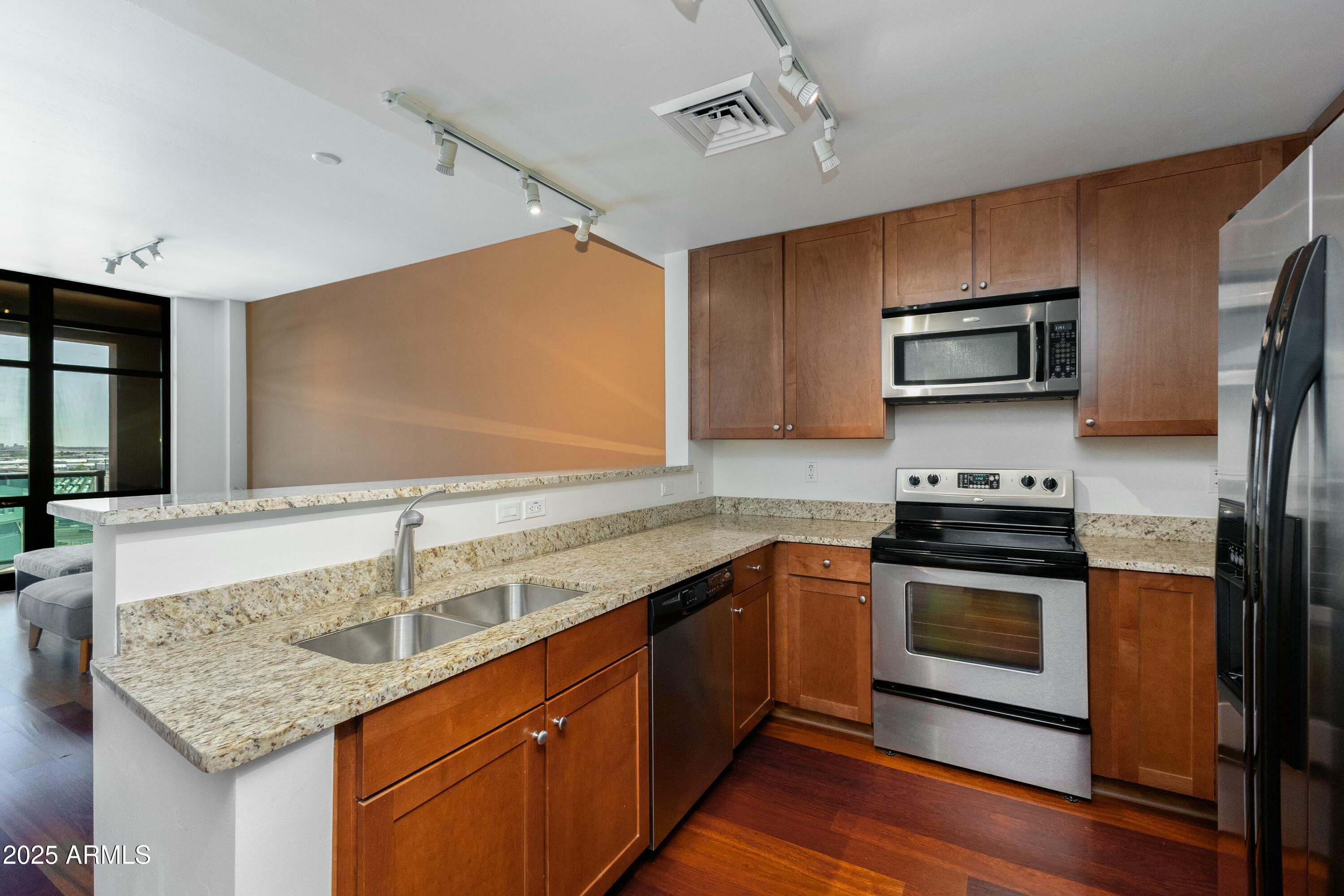 310 S 4TH Street, 1407