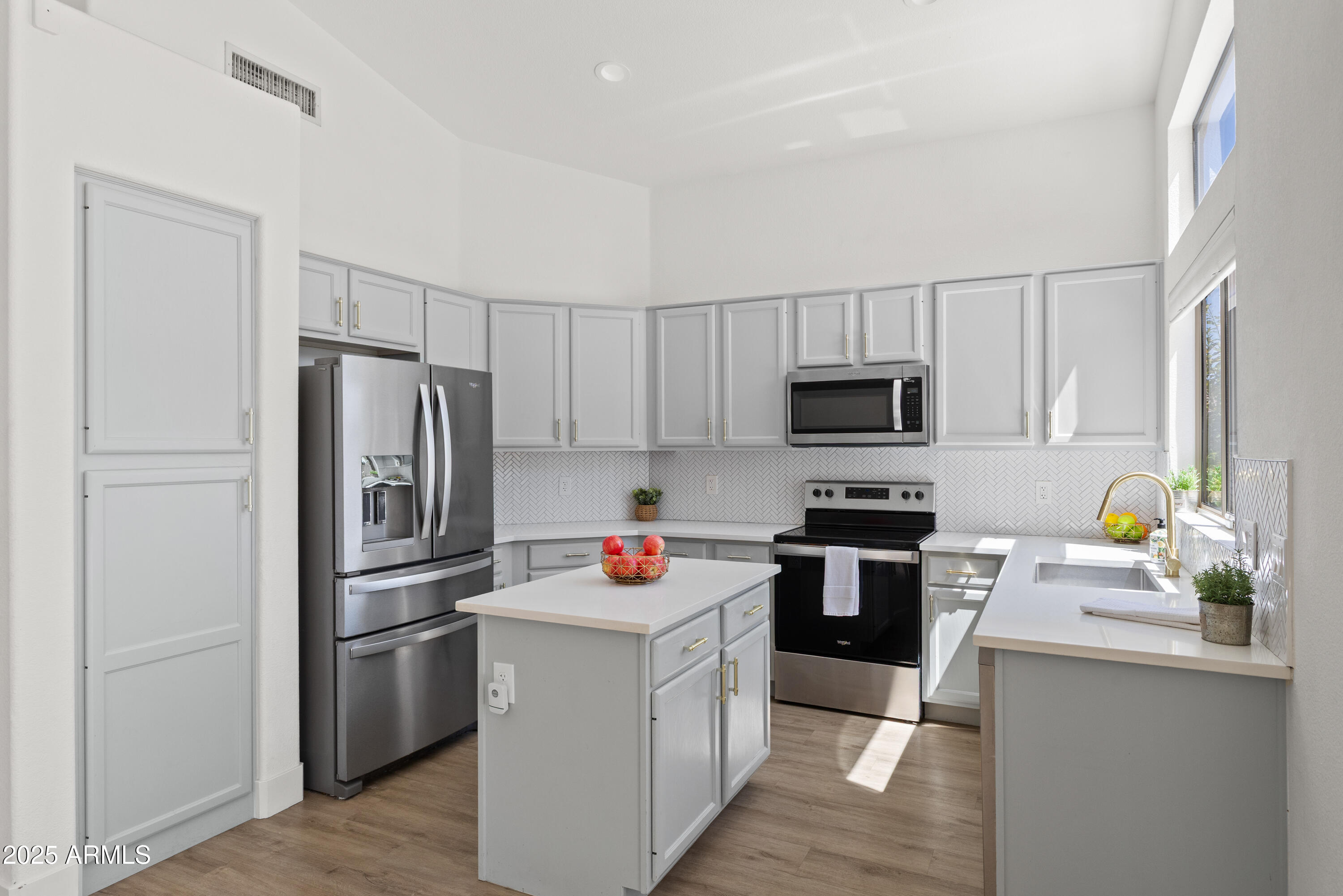 53 E HORSESHOE Avenue