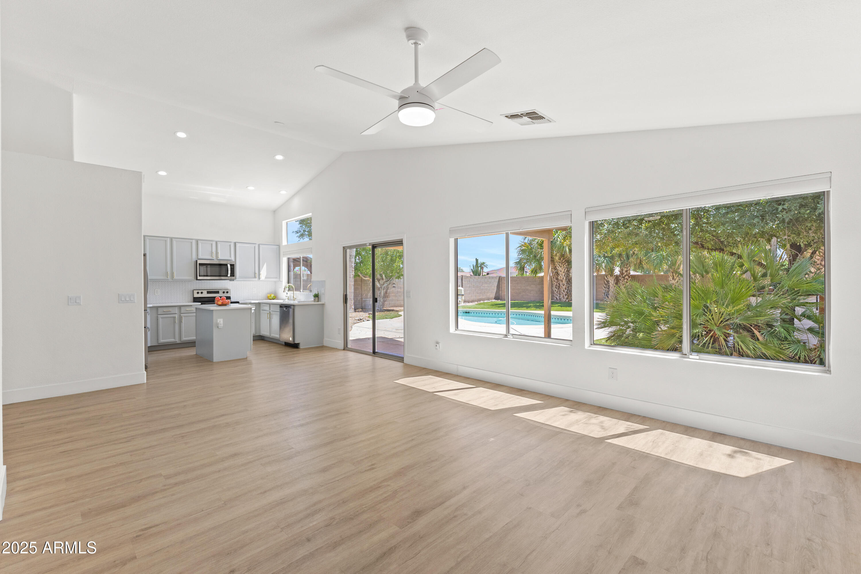 53 E HORSESHOE Avenue