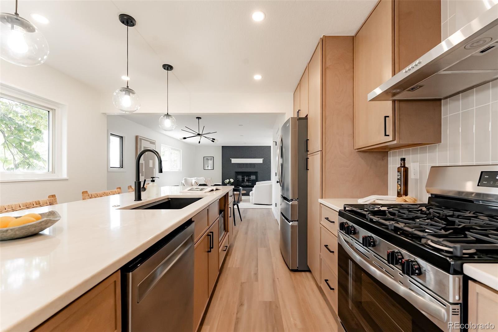 1279 S Raritan