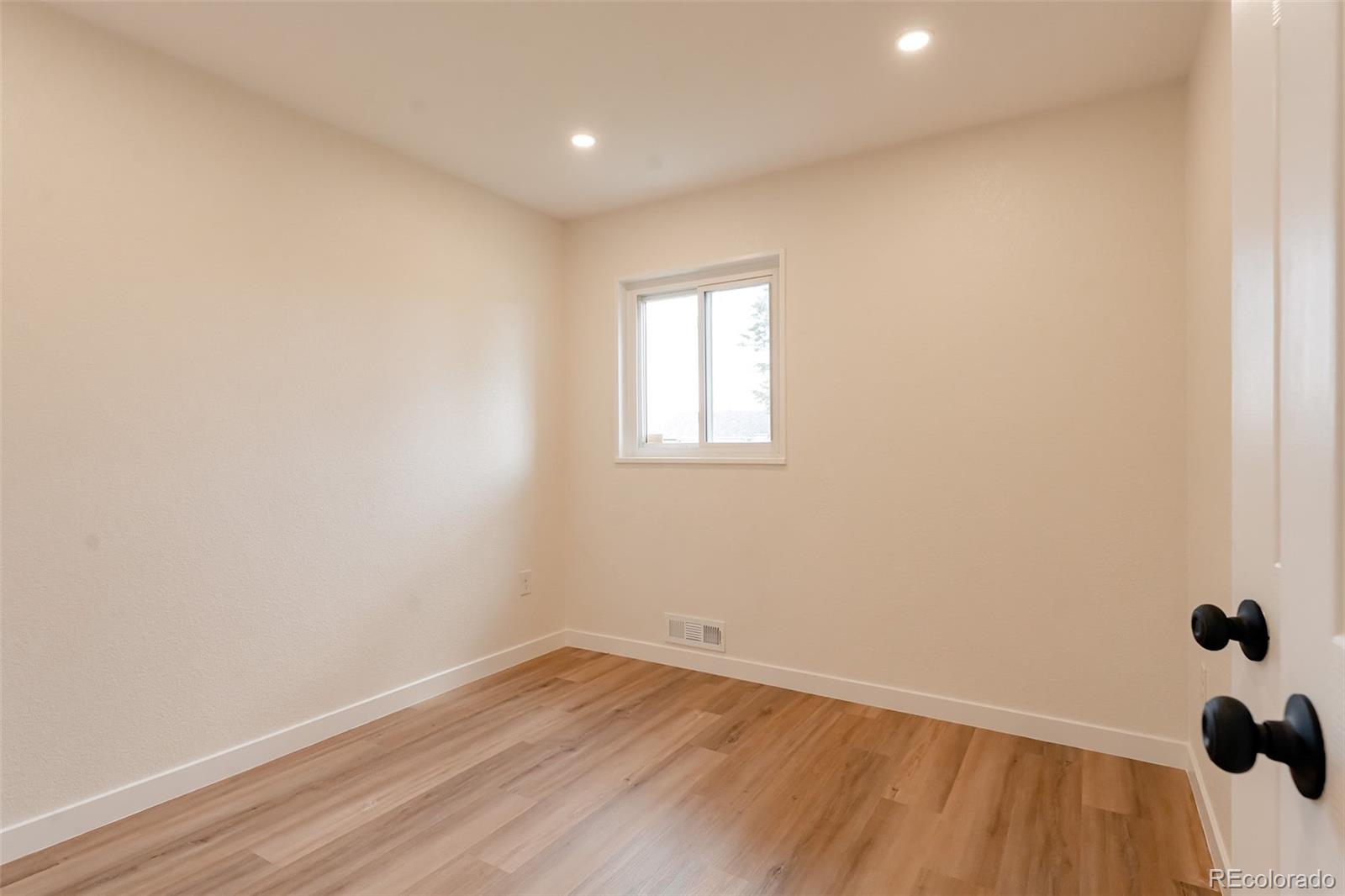 1279 S Raritan