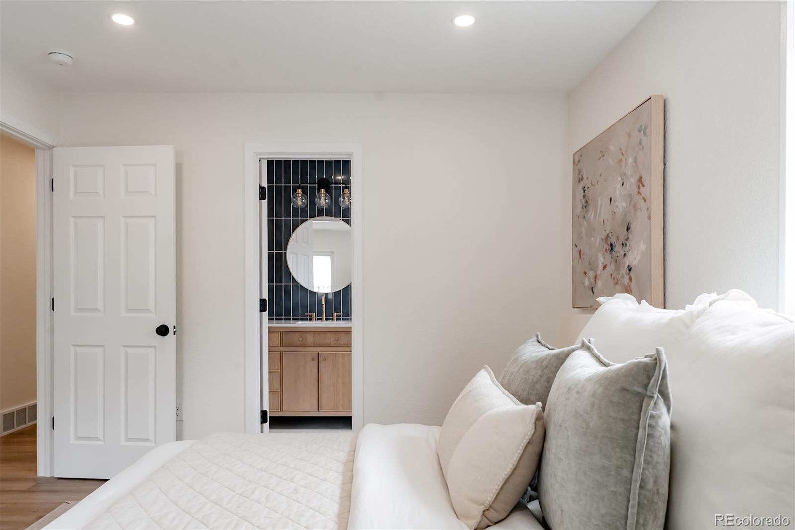 1279 S Raritan