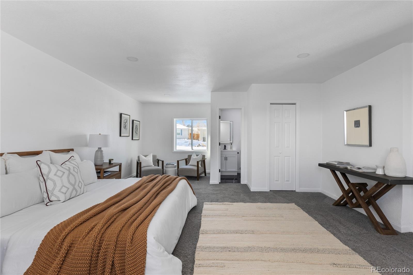 2756 S Hooker Street