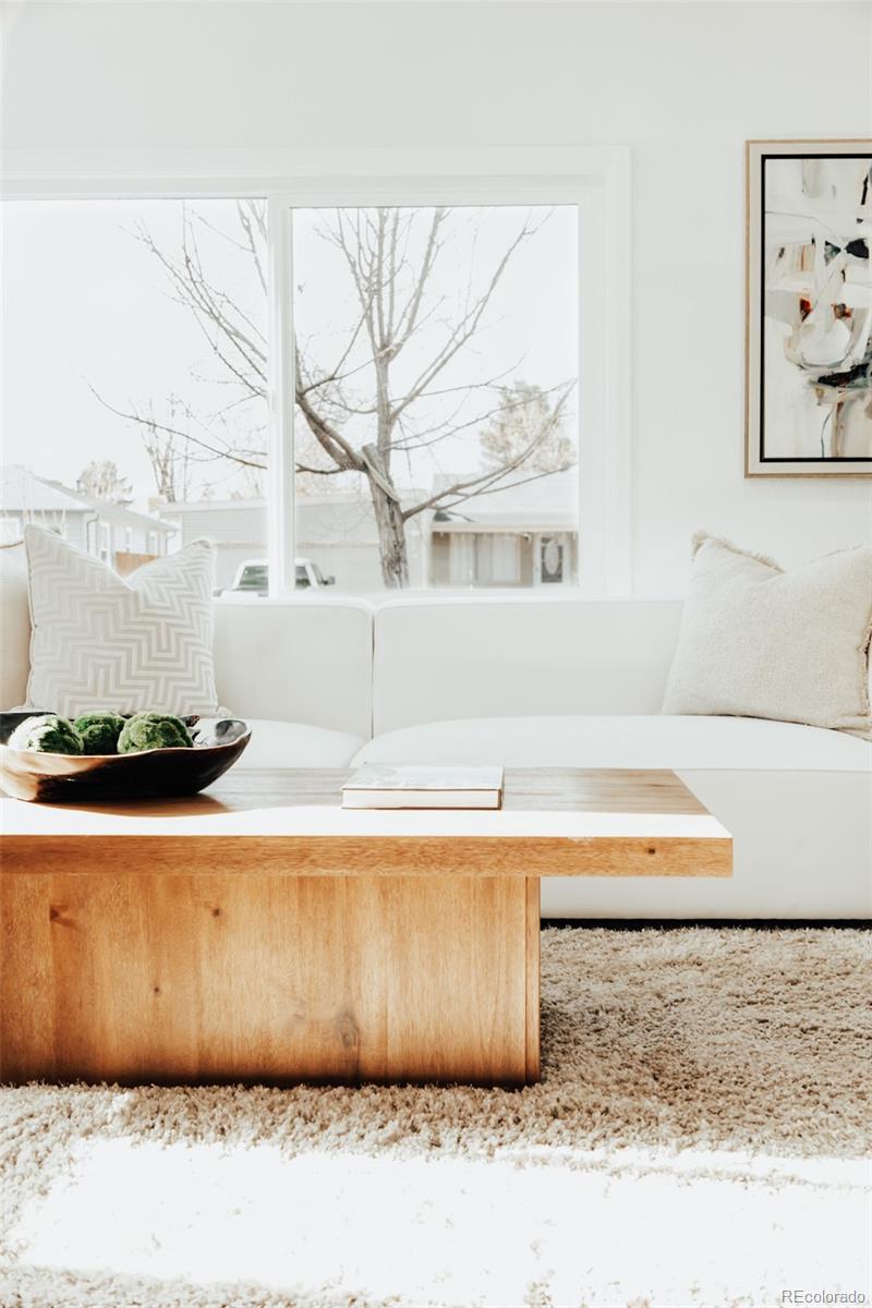 2756 S Hooker Street