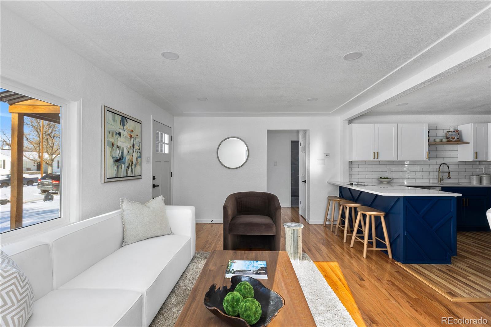 2756 S Hooker Street