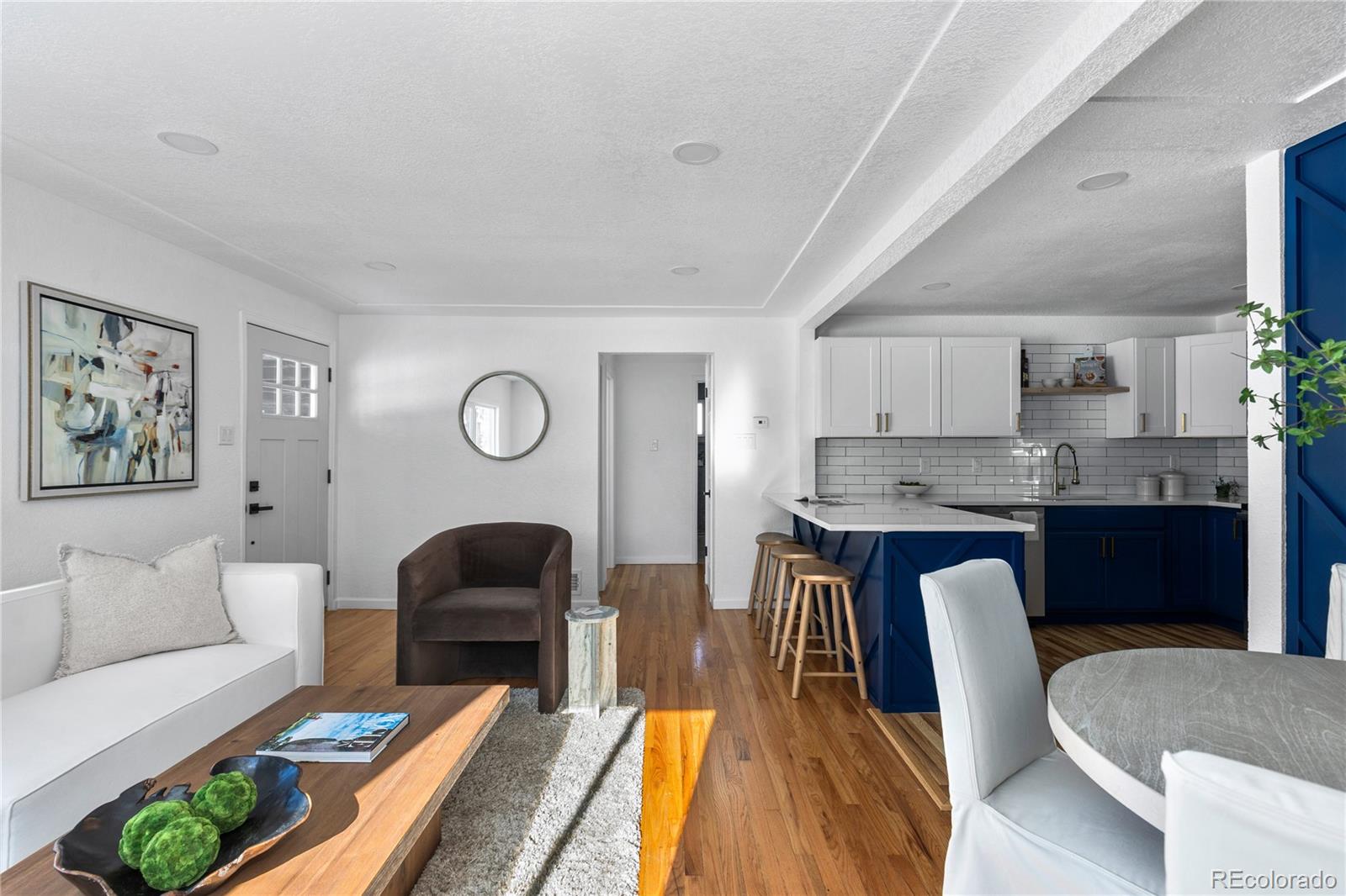 2756 S Hooker Street