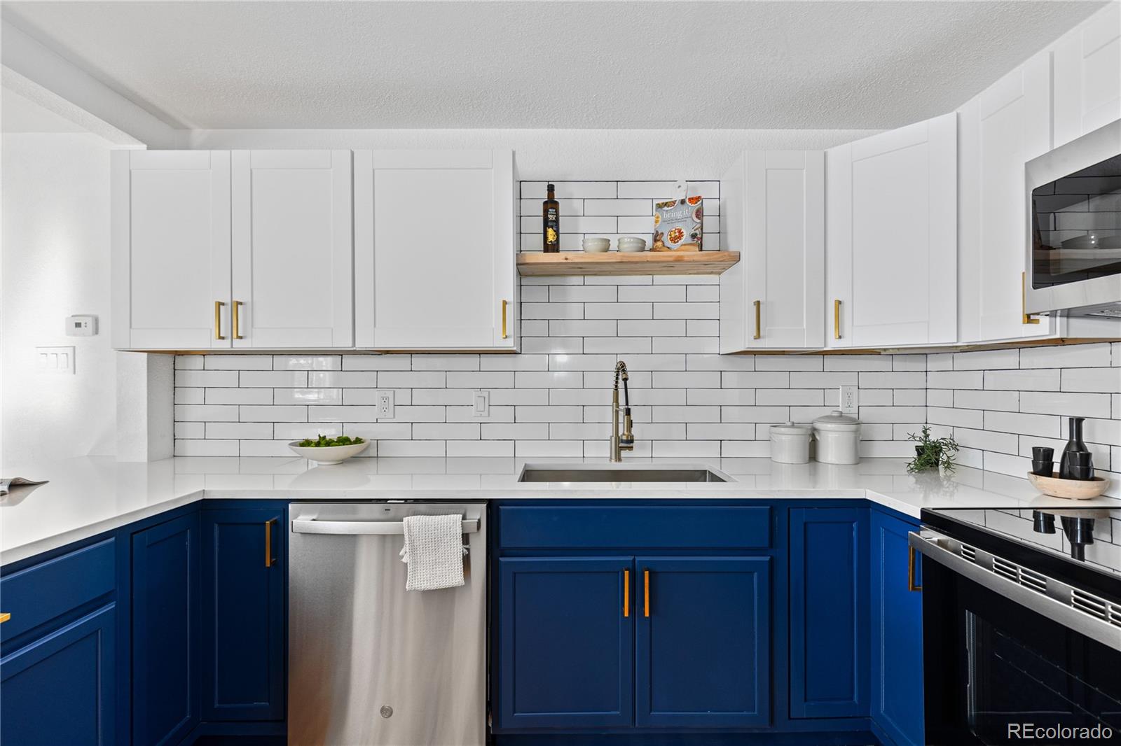 2756 S Hooker Street