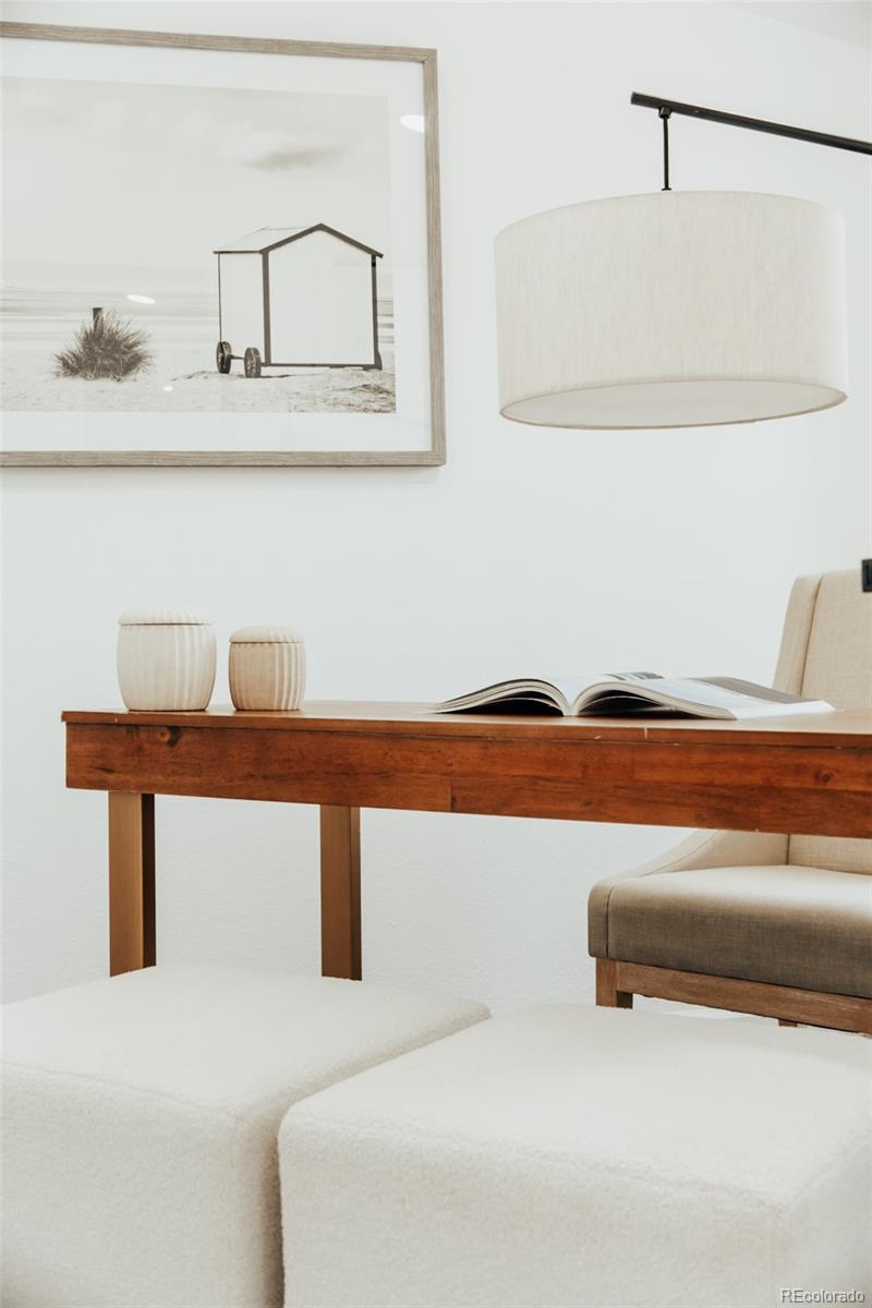 2756 S Hooker Street