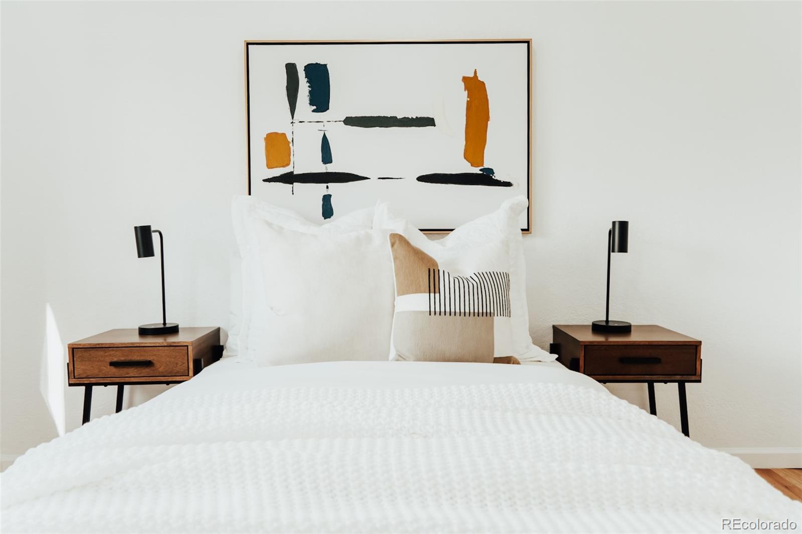 2756 S Hooker Street