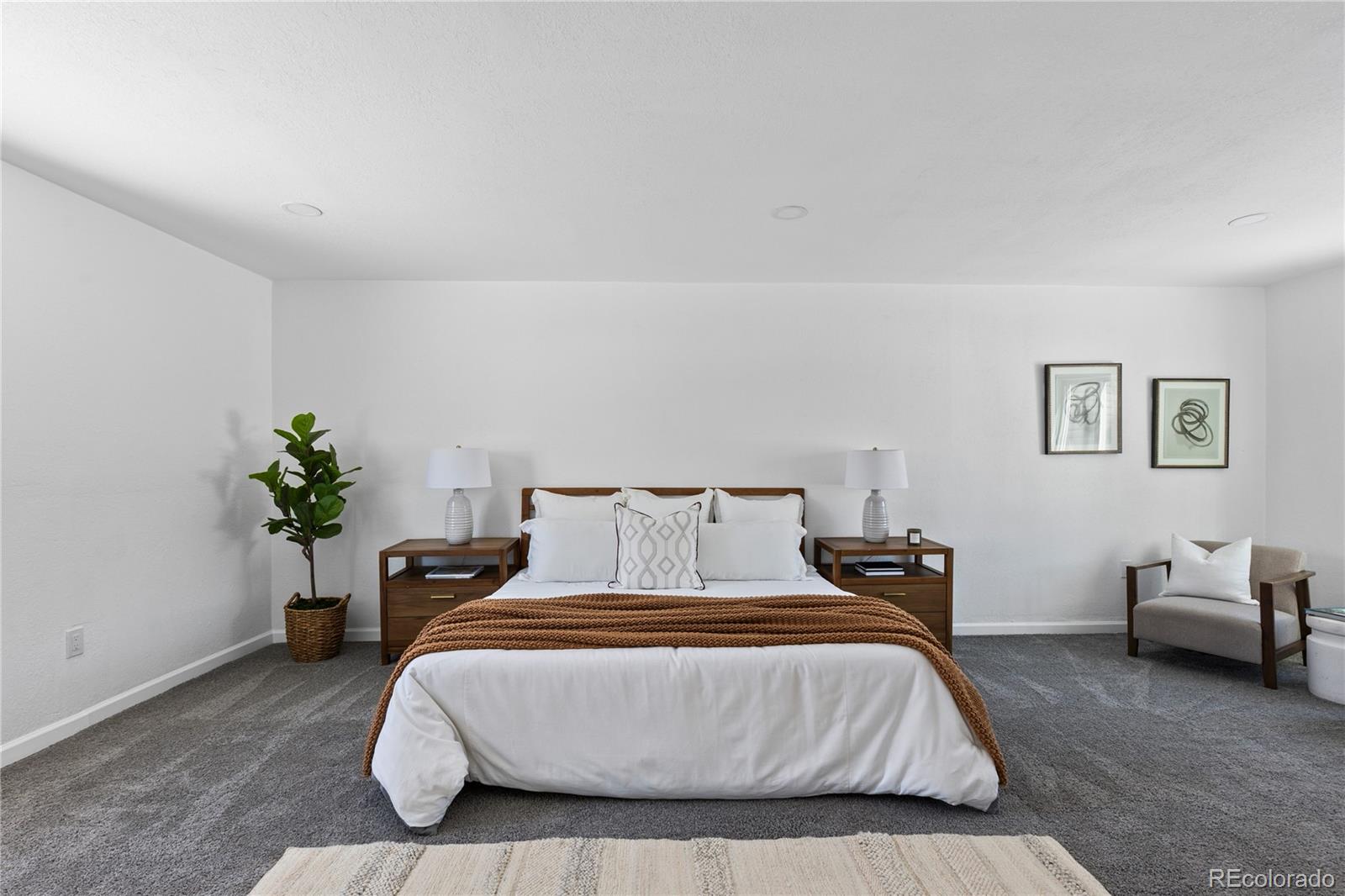 2756 S Hooker Street