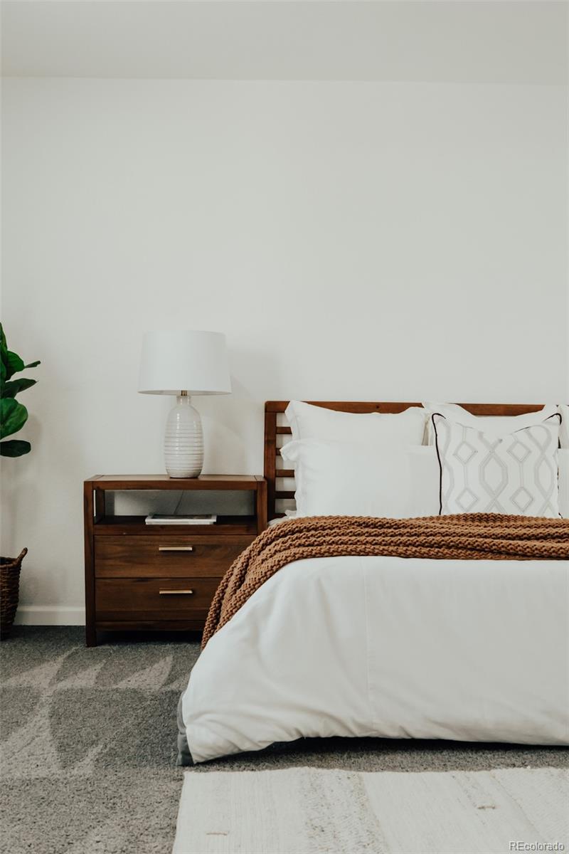 2756 S Hooker Street