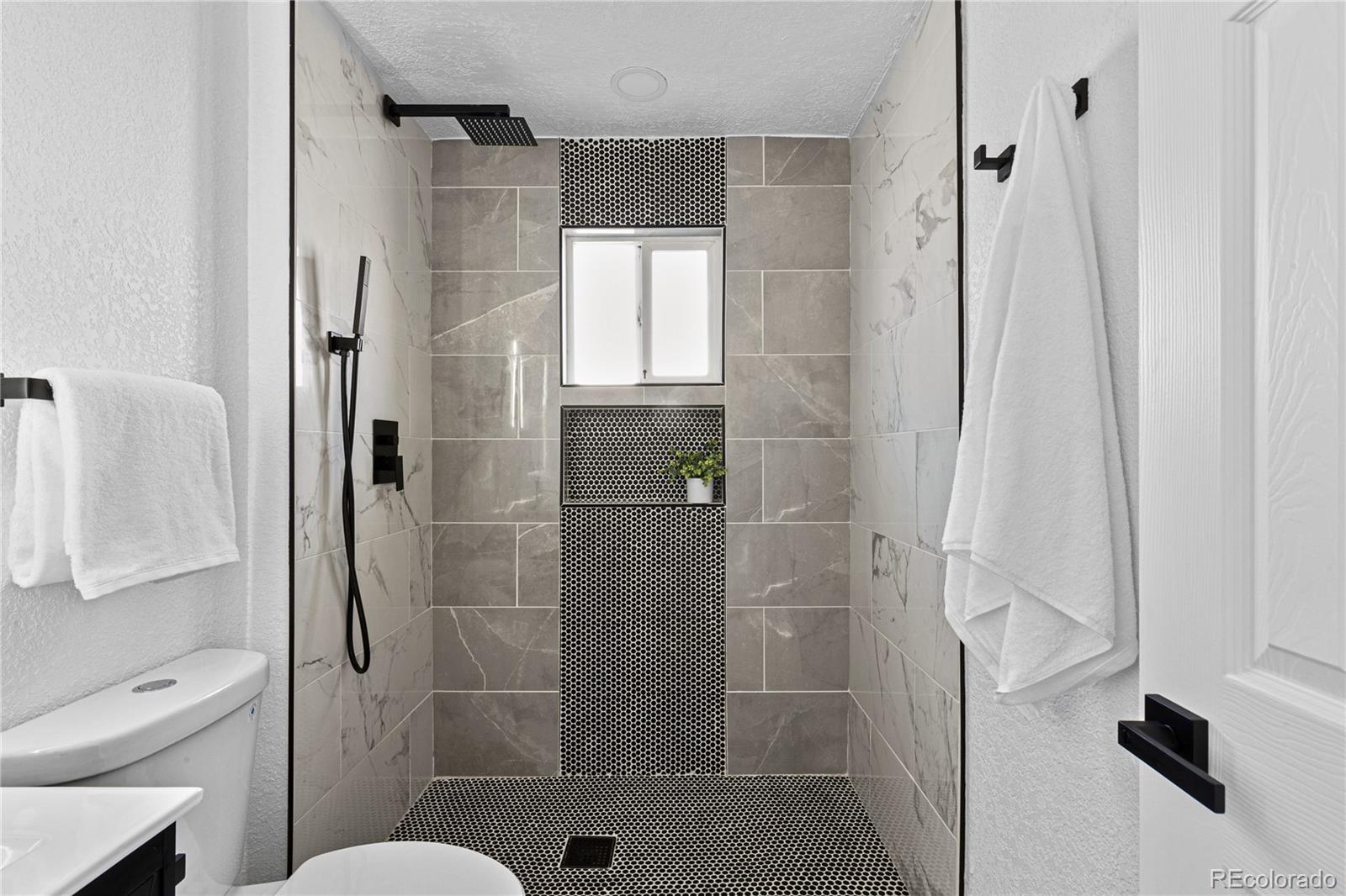 2756 S Hooker Street