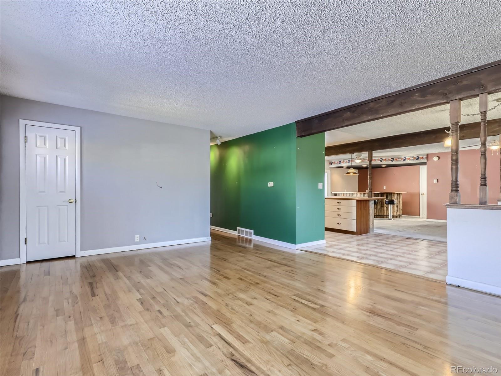 3302 W Belmont Avenue