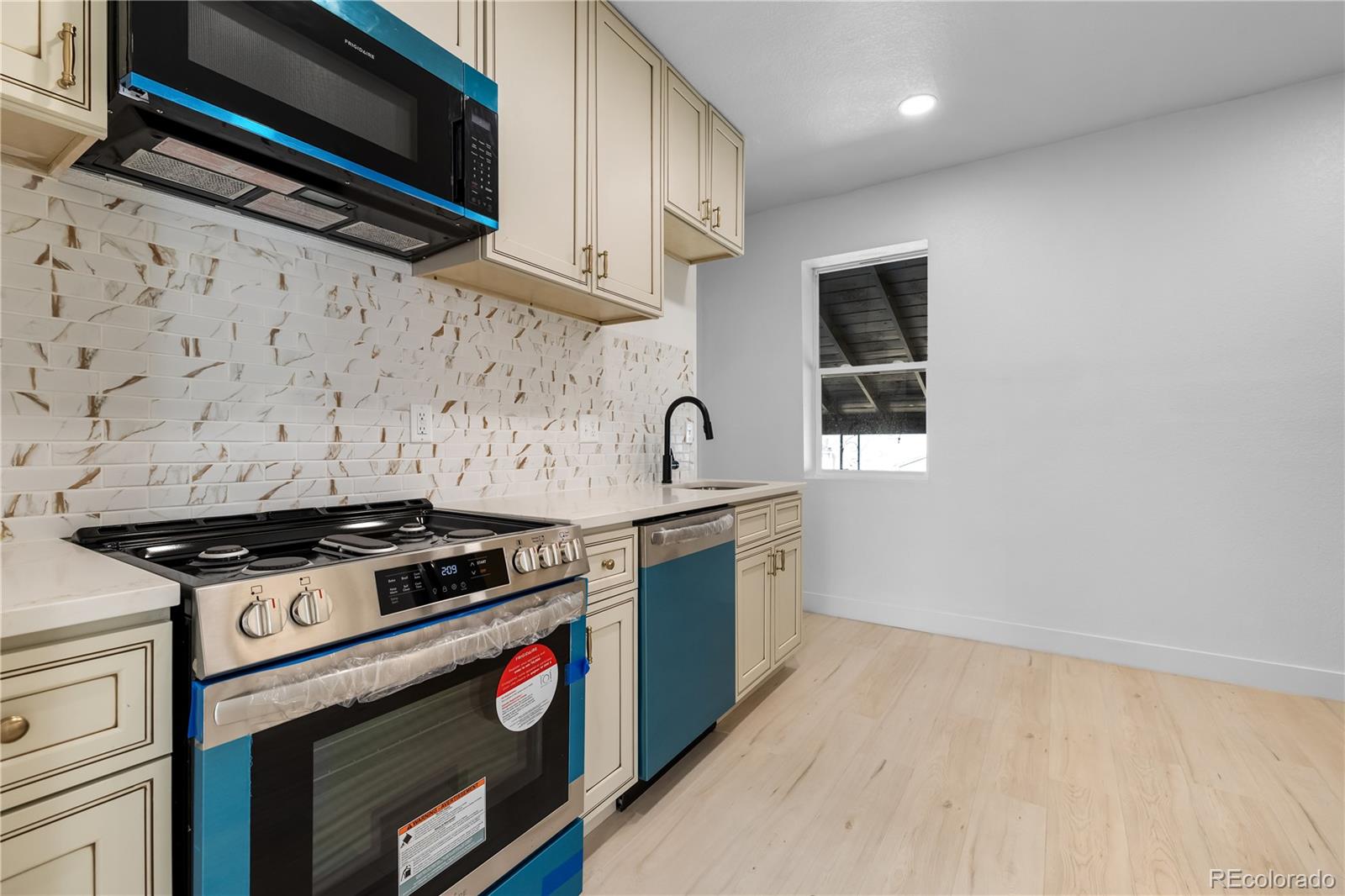 2207 E 25th