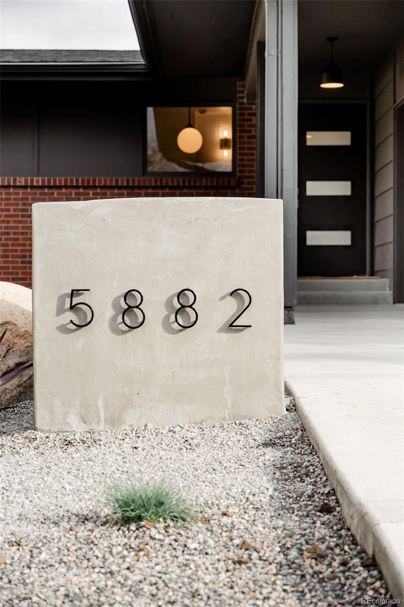 5882 W Chestnut Avenue