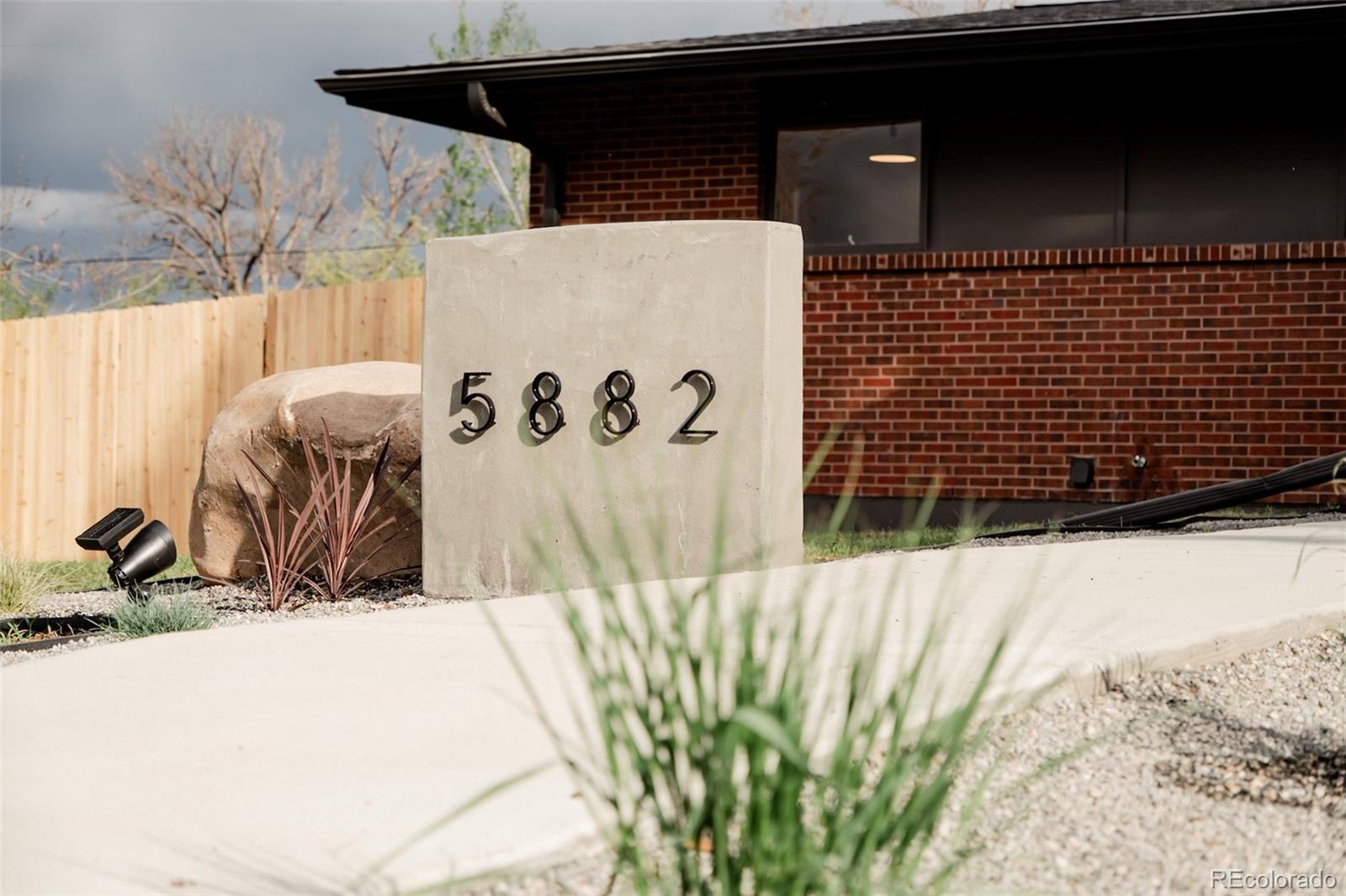 5882 W Chestnut Avenue