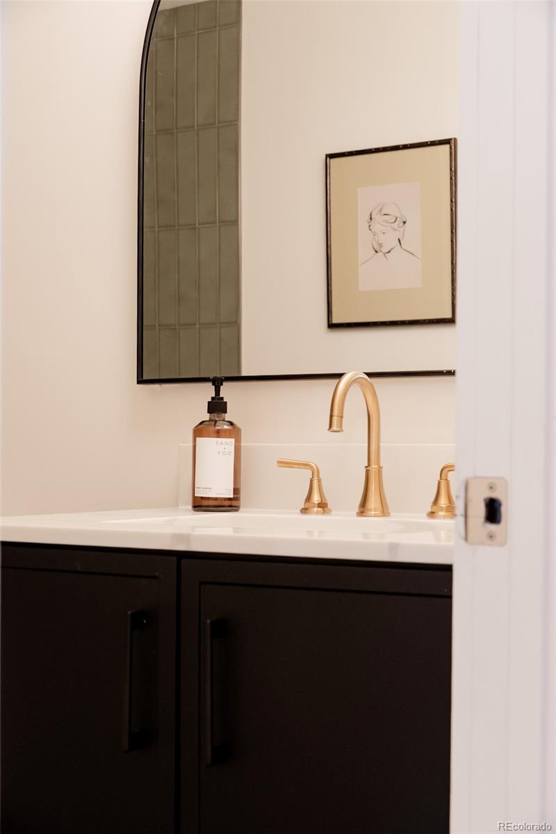 5882 W Chestnut Avenue