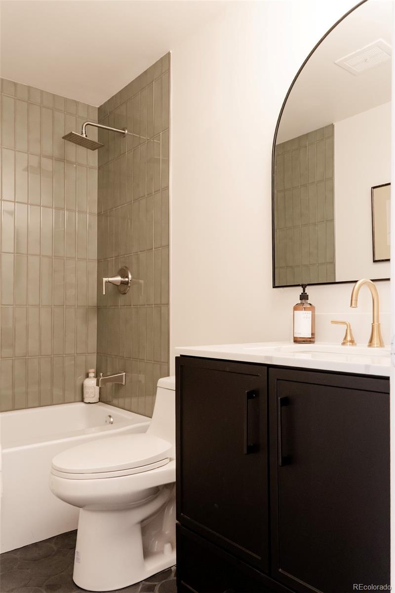 5882 W Chestnut Avenue