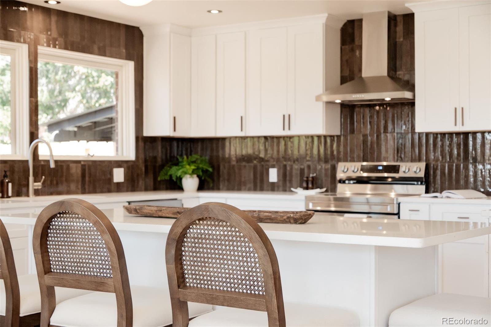 5882 W Chestnut Avenue