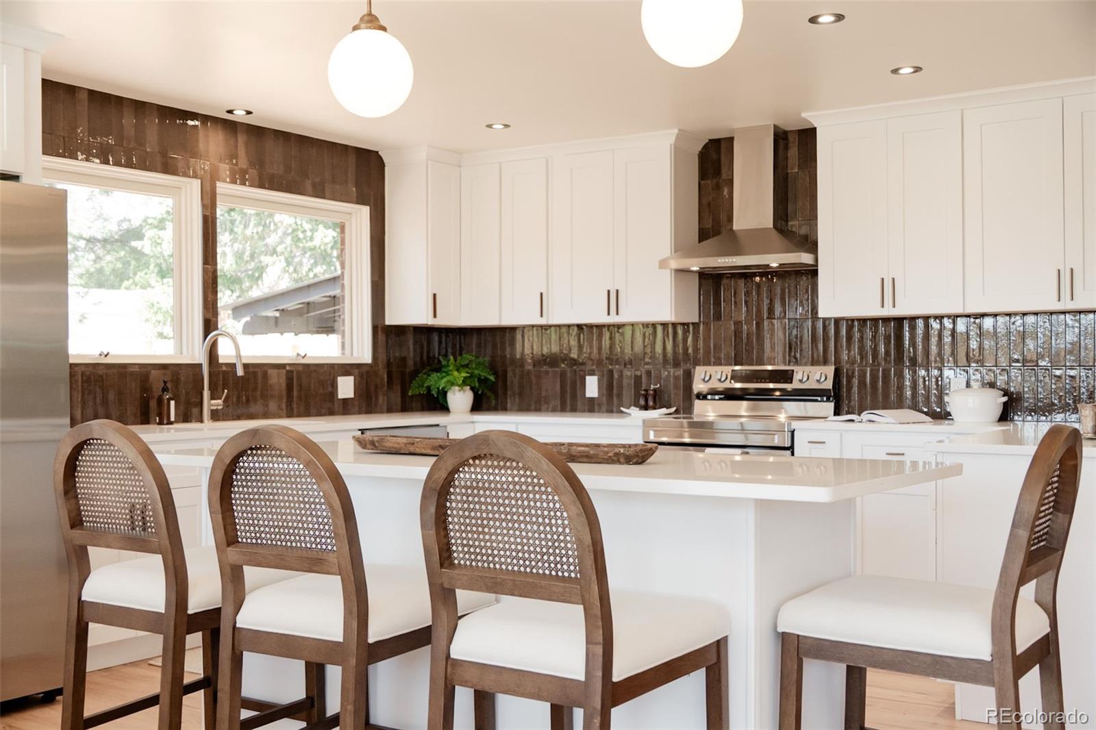 5882 W Chestnut Avenue